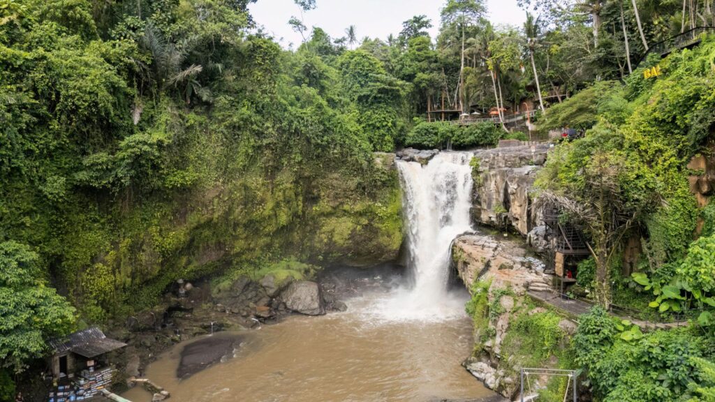 tegenungan-waterfall (2)