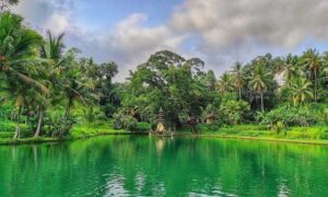 Pura Tirta Taman Mumbul: Quiet Bali Holy Spring