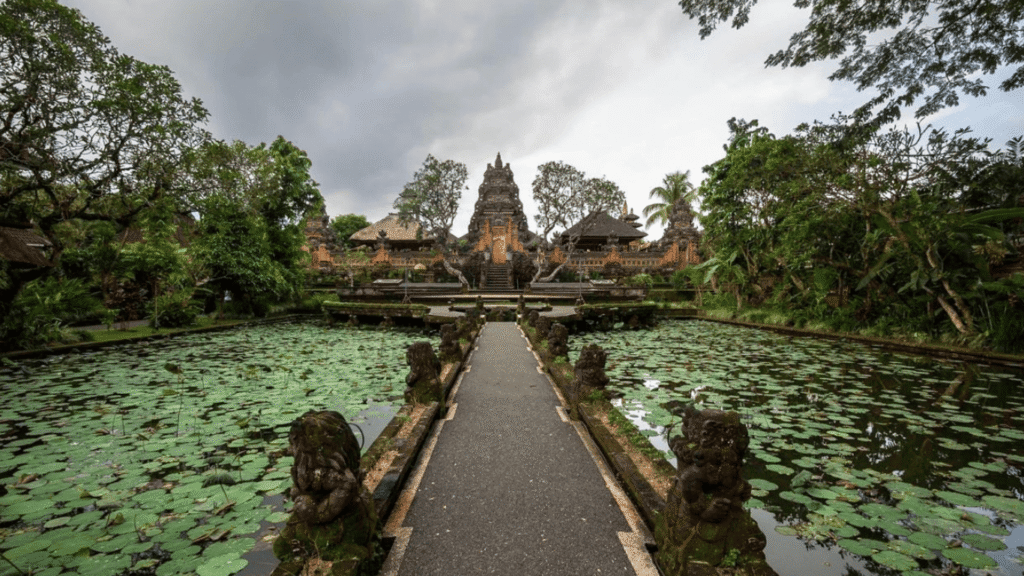 pura-taman-saraswati-ubu (1)